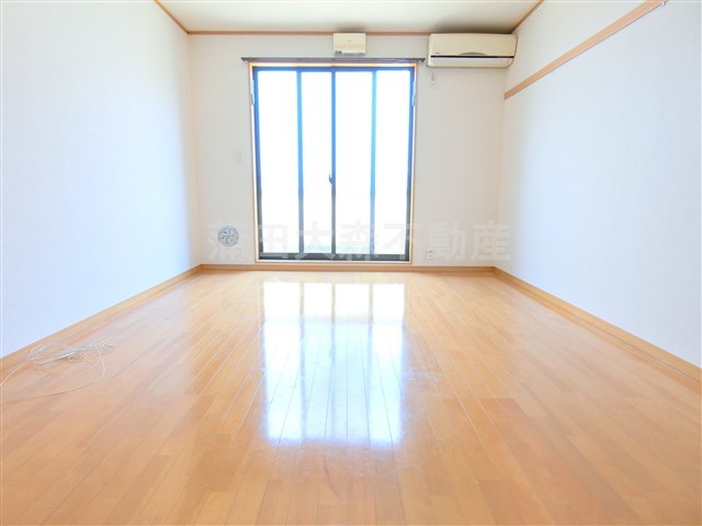 居室・リビング　南向きの8.2帖洋室