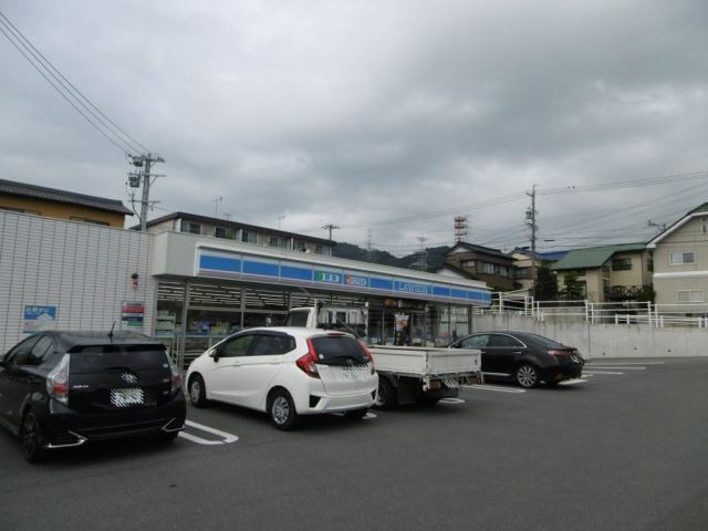 コンビニ　ローソン新城本宮道（コンビニ）まで380m