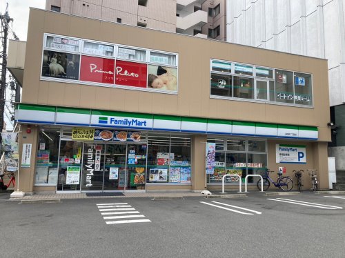 コンビニ　ファミリーマート 上前津二丁目店（コンビニ）まで1m