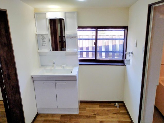 洗面設備　洗面台も新設