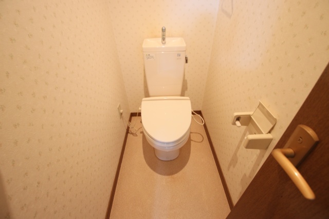 トイレ　※別室の参考写真の為、現況優先です。