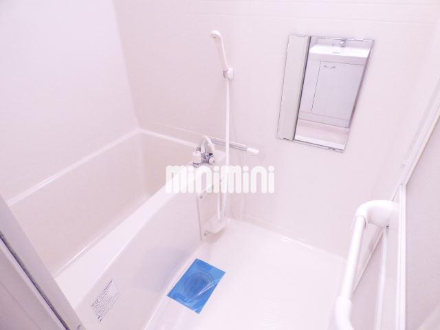 バス・シャワールーム　清潔感のあるお風呂です