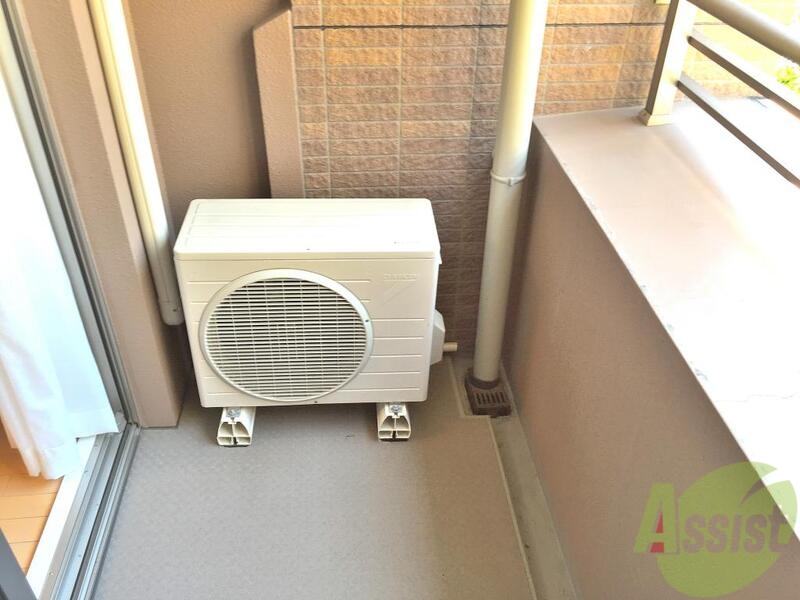 バルコニー　ゆとりのあるバルコニーで洗濯物を干していただけますよ。