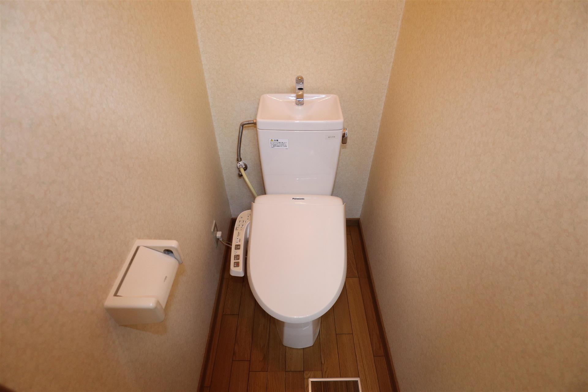 トイレ　温水洗浄便座