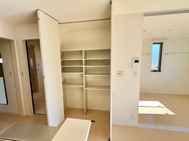 収納　フードパントリー