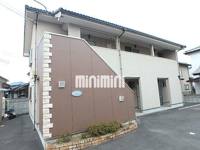 建物外観　白を基調とした落ち着いた外観