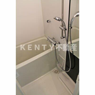 バス・シャワールーム　コンパクトで使いやすいお風呂です