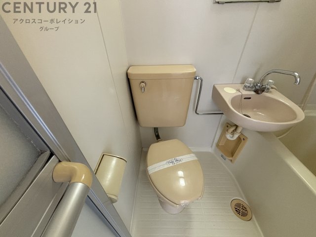 トイレ　浴室内にトイレがあります♪