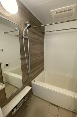 バス・シャワールーム　落ち着いた空間のお風呂です