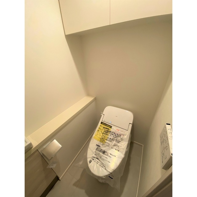 トイレ　落ち着いた色調のトイレです