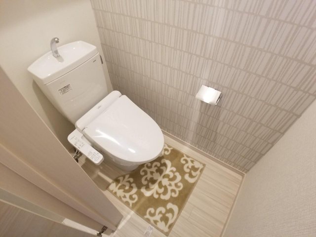 トイレ　同シリーズ物件のモデルルーム写真になります（現況優先）