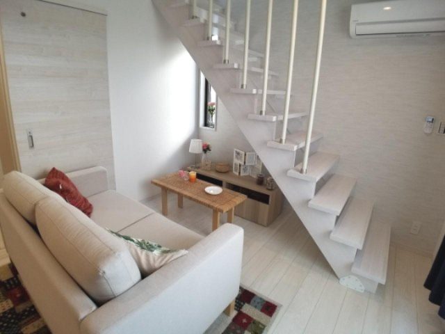 居室・リビング　同シリーズ物件のモデルルーム写真になります（現況優先）