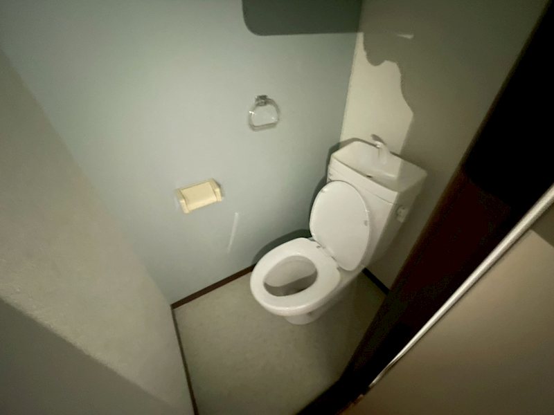 トイレ　リフォーム中のため、別のお部屋の写真を使用中です。
