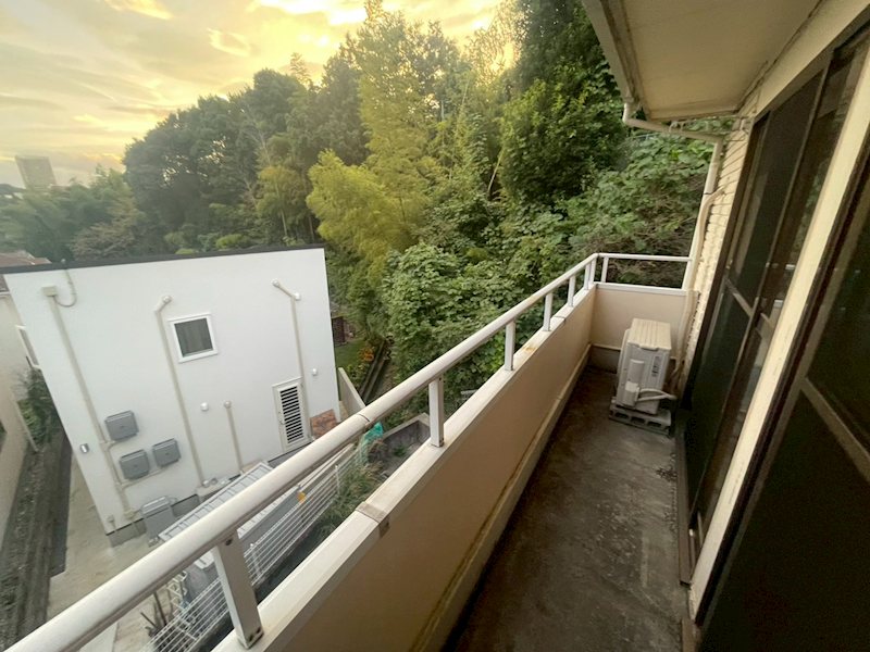 バルコニー　リフォーム中のため、別のお部屋の写真を使用中です。