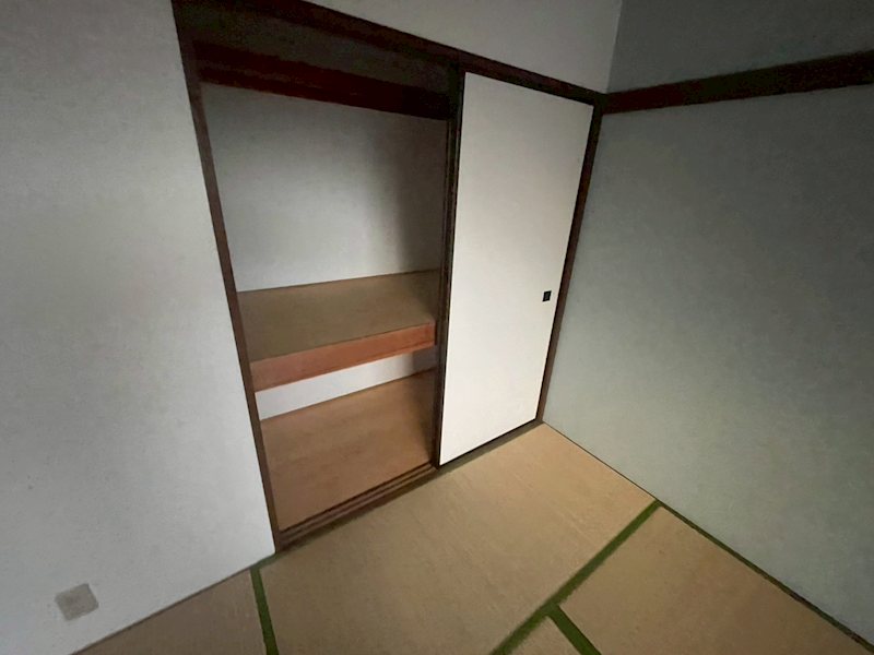 収納　リフォーム中のため、別のお部屋の写真を使用中です。