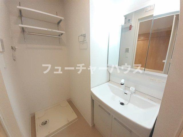洗面設備　明るい洗面所です