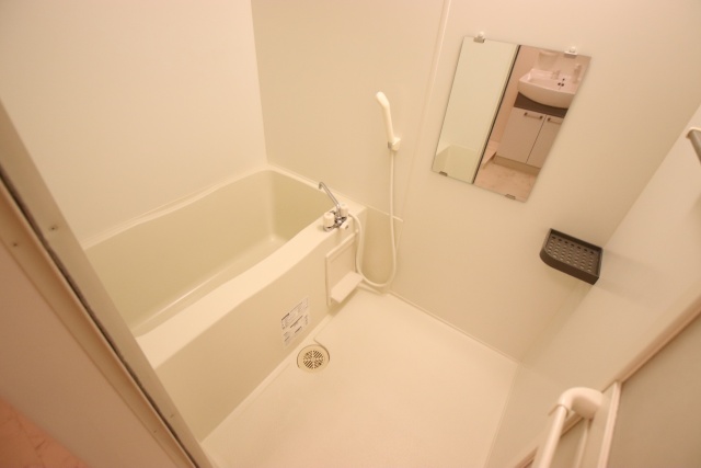 バス・シャワールーム　※別室の参考写真の為、現況優先です。