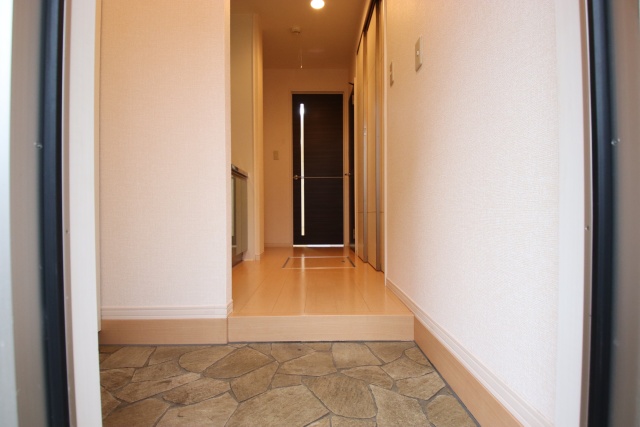 玄関　※別室の参考写真の為、現況優先です。