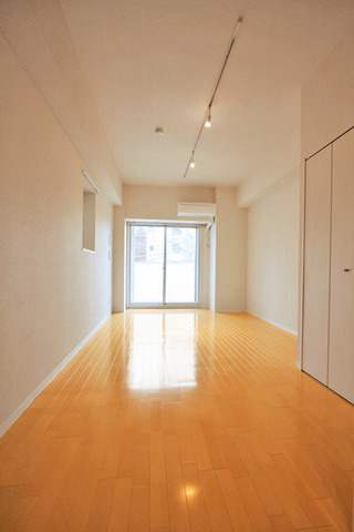 居室・リビング　ゆとりの９帖の洋室♪