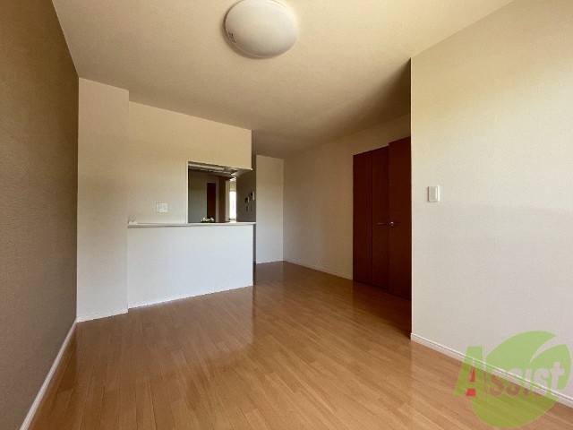 居室・リビング　陽当たりが良く、広々として過ごしやすそうです。