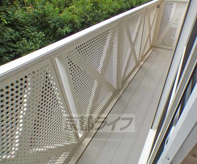 バルコニー　南向きの明るいバルコニーです。