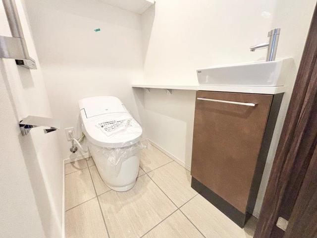 トイレ　温水洗浄暖房便座