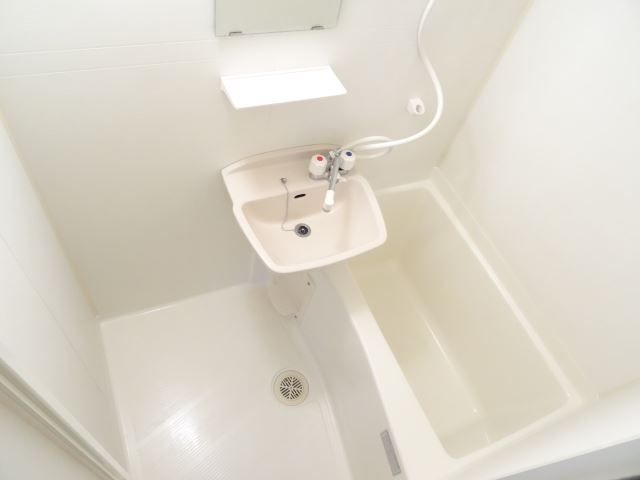 バス・シャワールーム　清潔感のある浴室
