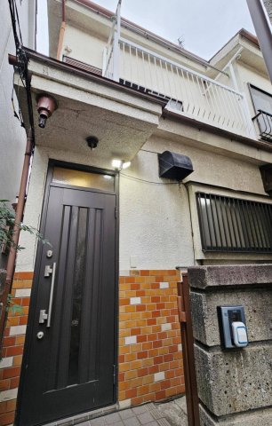 建物外観　2階建。バルコニーも陽当たり良好です