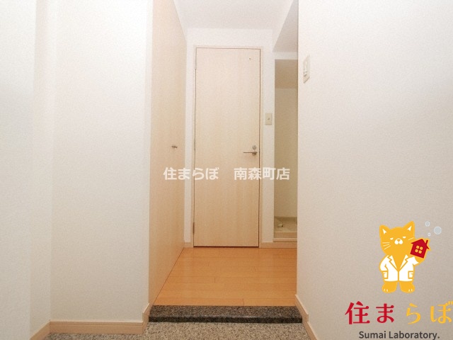 玄関　「気になったら、LINEで気軽に相談できますよ。」