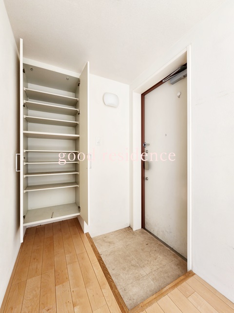 玄関　【人気の独立キッチンタイプ♪】住環境良好おすすめ物件！