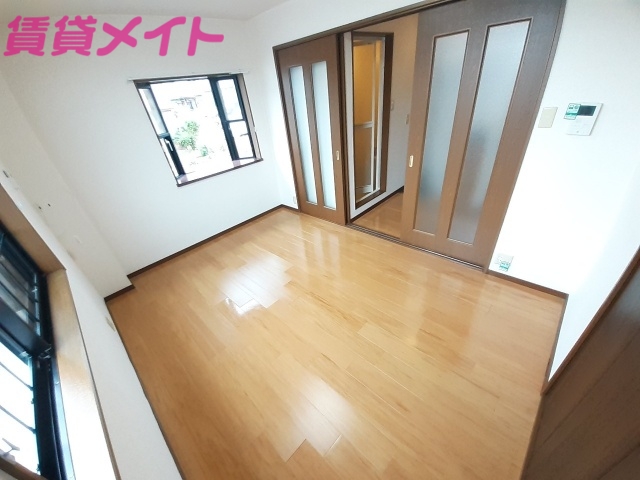 居室・リビング　同型参考写真