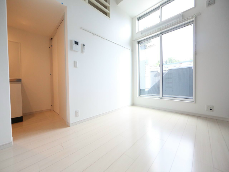 バルコニー　洋室8.5帖　ロフト5.6帖（収納でもお部屋でも使えます）