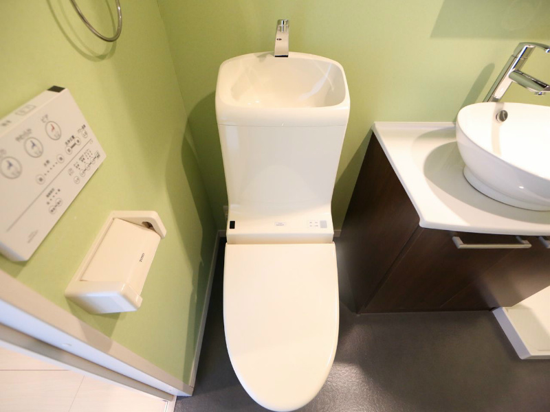 トイレ　温水洗浄暖房便座付トイレ