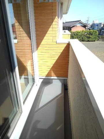 バルコニー　陽当たり良好なバルコニーです