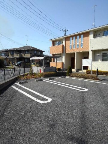 駐車場　駐車場があるので、車を買う予定の方も安心です
