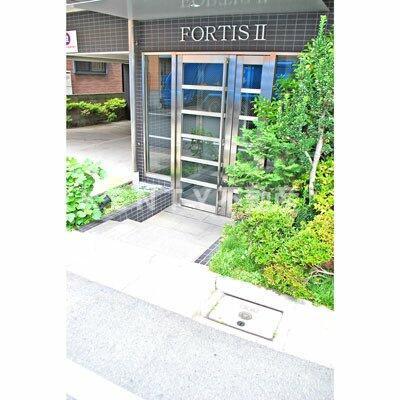 エントランス　落ち着いたエントランスです