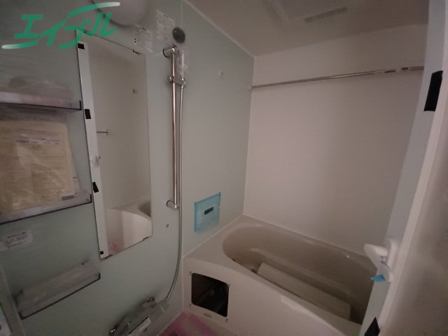 バス・シャワールーム　同タイプの部屋写真です。