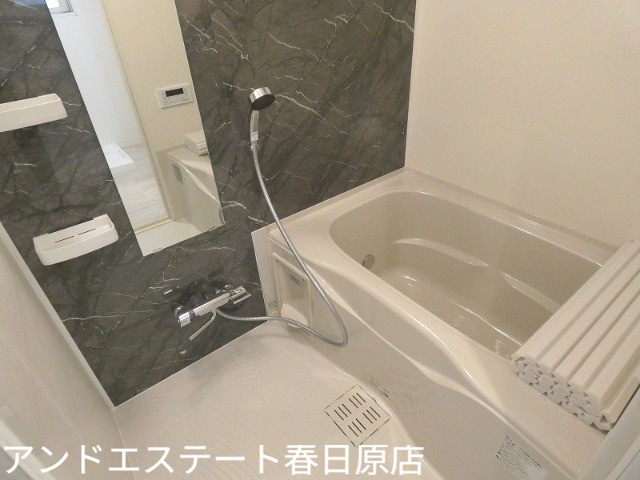 バス・シャワールーム　ワイドな浴槽