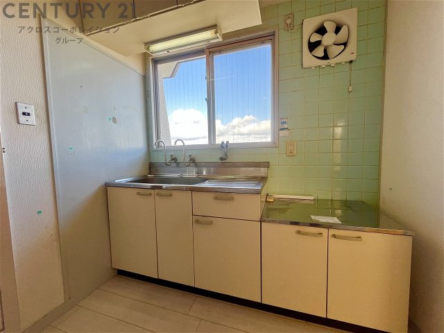 キッチン　壁付けキッチンでスペースを最大限有効活用できます！