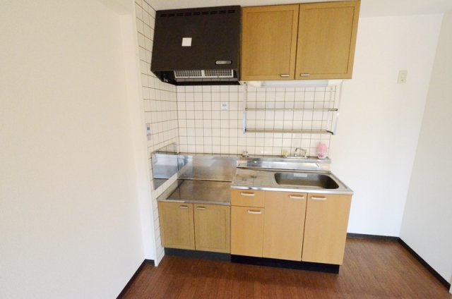 キッチン　壁付けキッチンで換気がしやすくて便利です♪