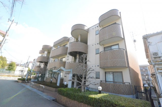 建物外観　敷地内に駐輪場があります♪