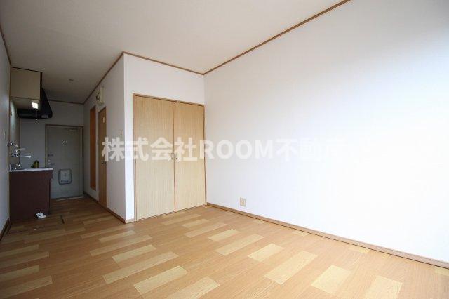 その他部屋・スペース　落ち着いた色調の寝室です