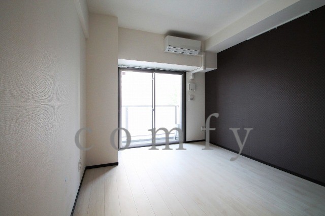 居室・リビング　アクセントクロスがお洒落です