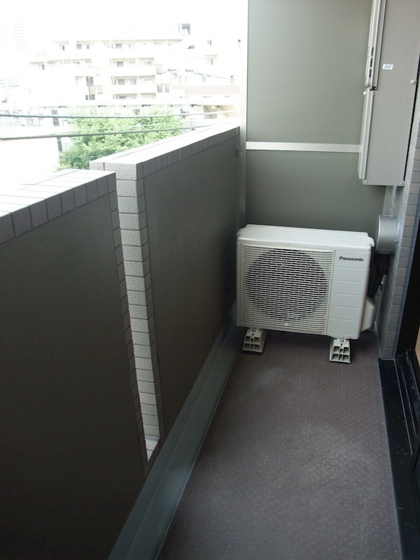 バルコニー　弊社は全物件が仲介手数料半月分+税でご紹介可能です。
