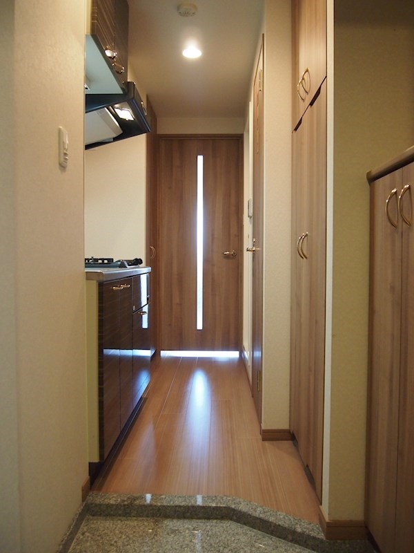 玄関　弊社は全物件が仲介手数料半月分+税でご紹介可能です。