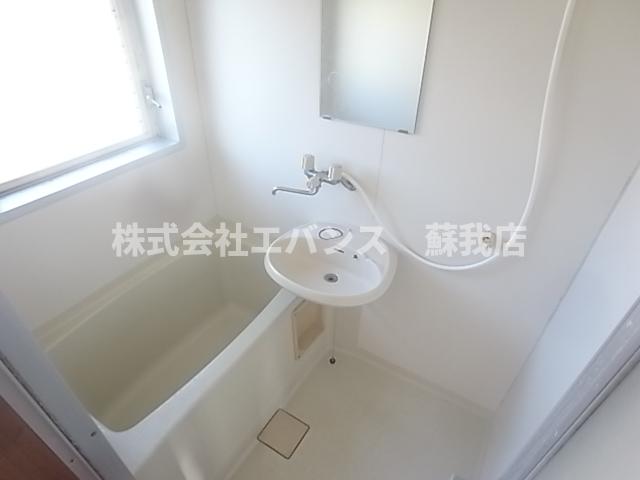 バス・シャワールーム　コンパクトで使いやすいお風呂です