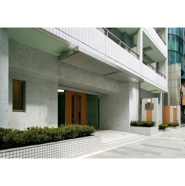 エントランス　ゆとりのあるエントランスです