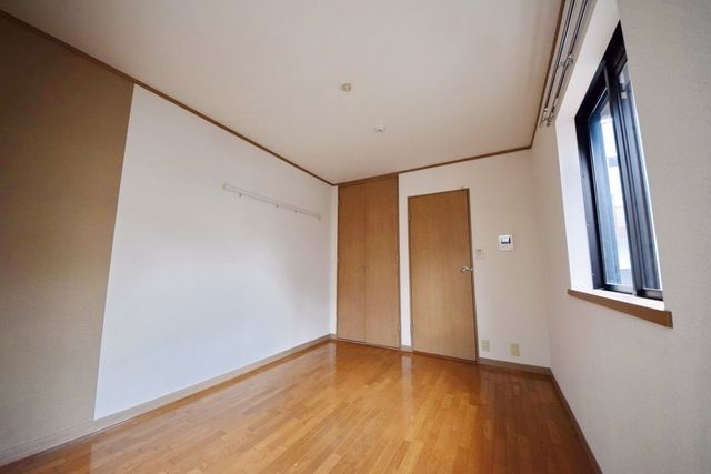 居室・リビング　★角部屋二面採光★