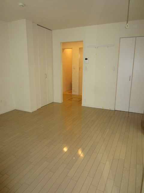 居室・リビング　★白を基調としたキレイな内装です★