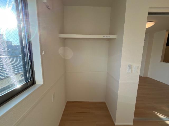 収納　洋室ウォークインクローゼット